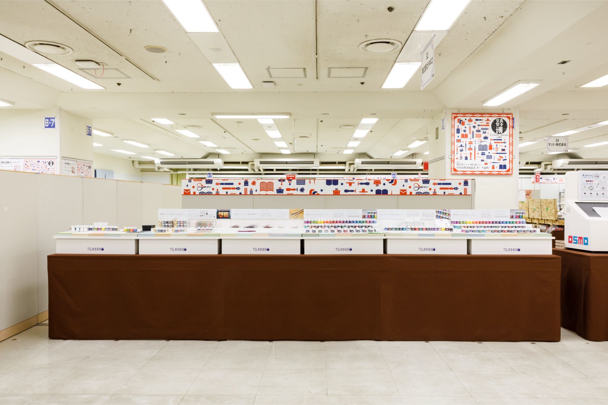 文具女子博｜イベントデザイン｜TSUKINEKO｜スーパーペンギン