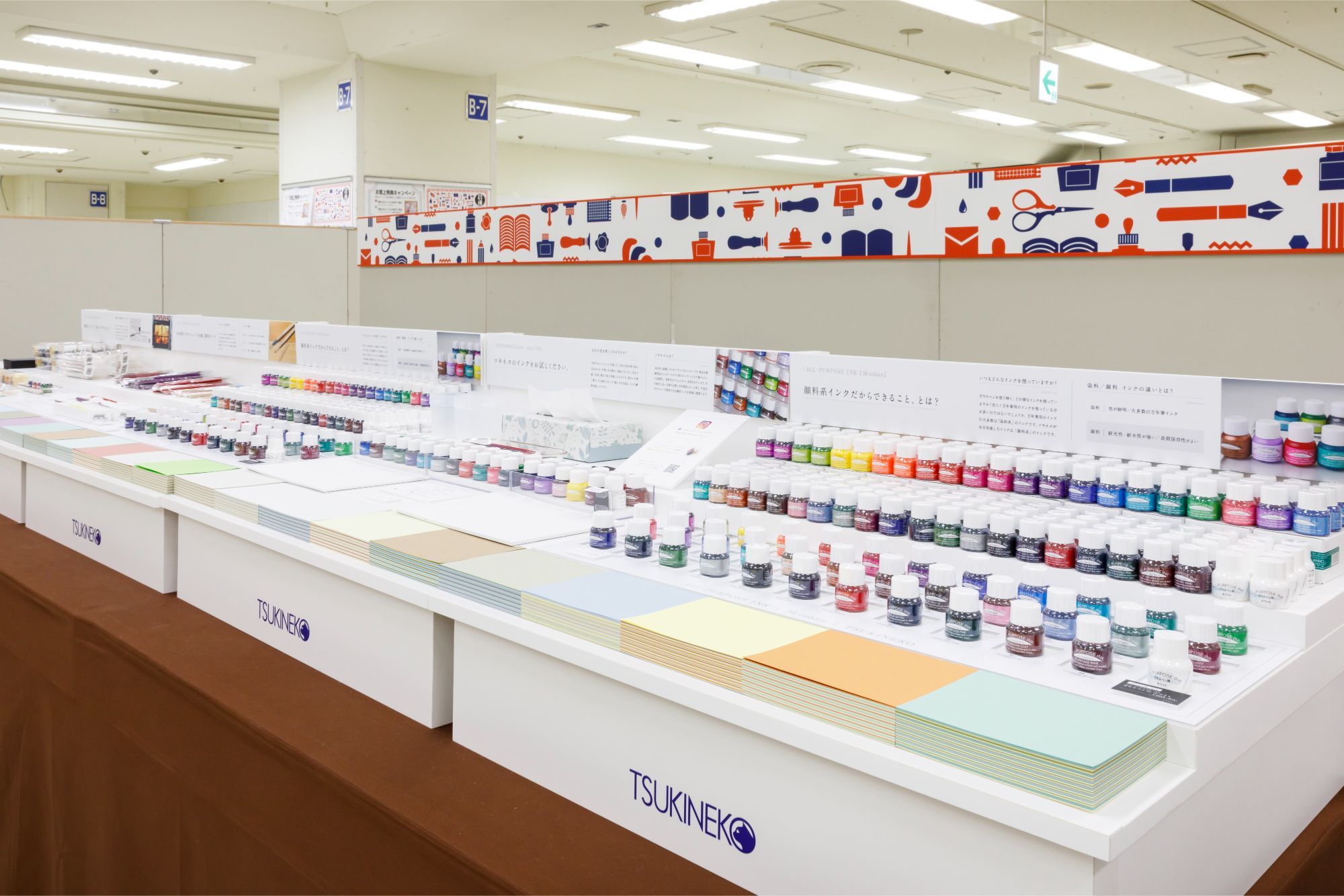 文具女子博｜イベントデザイン｜TSUKINEKO｜スーパーペンギン